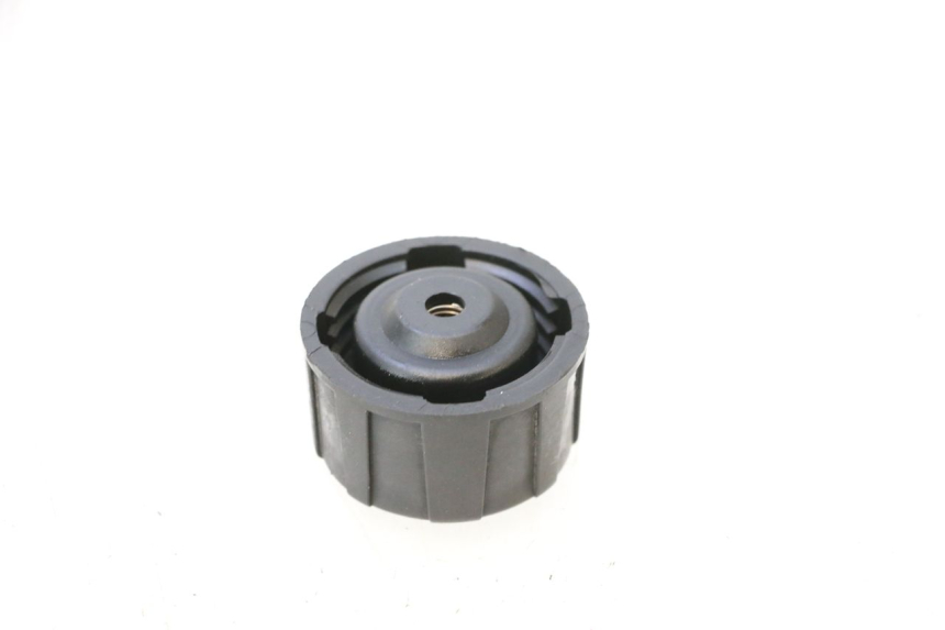 photo de EXPANSION BOTTLE CAP SYM GTS EVO 125 (2009 - 2013) - Zoom on usage condition