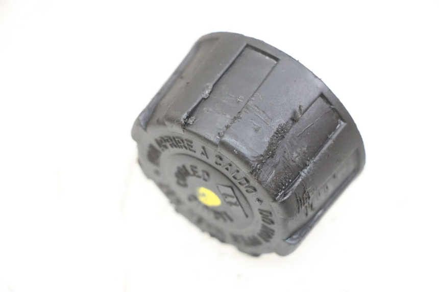 photo de EXPANSION TANK CAP PIAGGIO MP3 LT 400 (2007 - 2012) - Zoom on usage condition