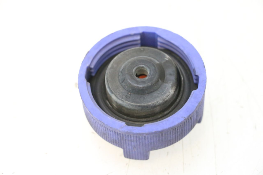 photo de EXPANSION BOTTLE CAP PEUGEOT SATELIS COMPRESSOR K15 125 (2006 - 2009) - Zoom on usage condition