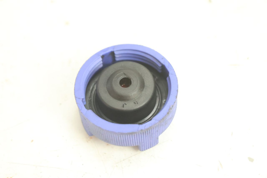 photo de EXPANSION TANK CAP PEUGEOT SATELIS 125 (2006 - 2009) - Zoom on usage condition