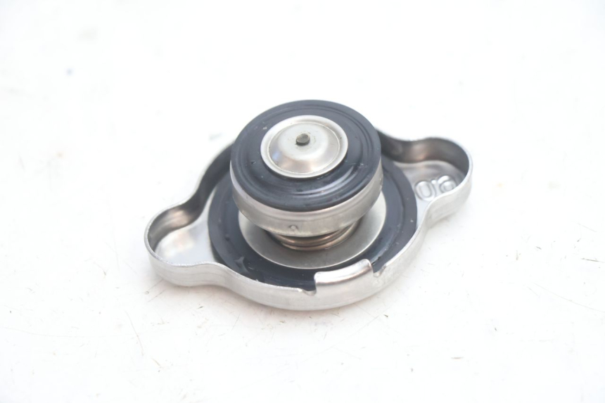 photo de EXPANSION BOTTLE CAP CAN-AM SPYDER RS 1000 (2008 - 2012) - Zoom on usage condition