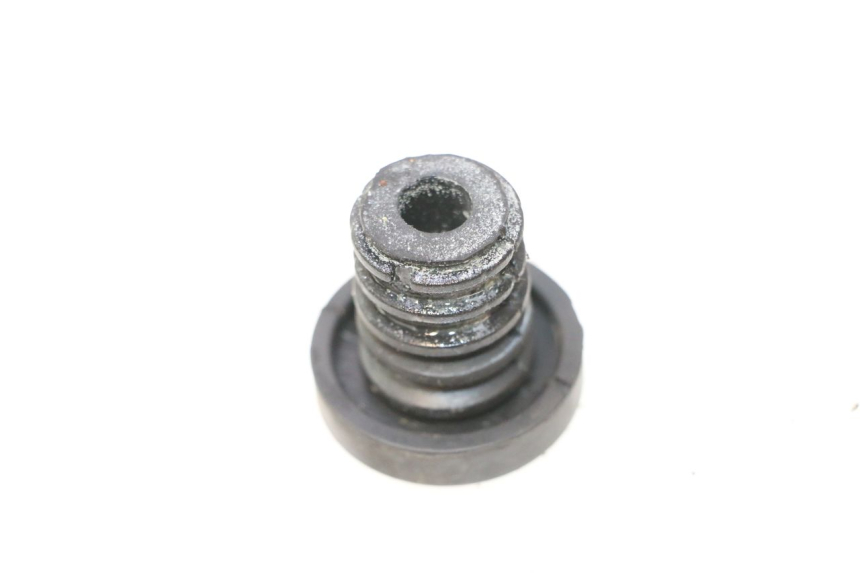 photo de EXPANSION BOTTLE CAP SUZUKI SV S 650 (2003 - 2009) - Zoom on usage condition