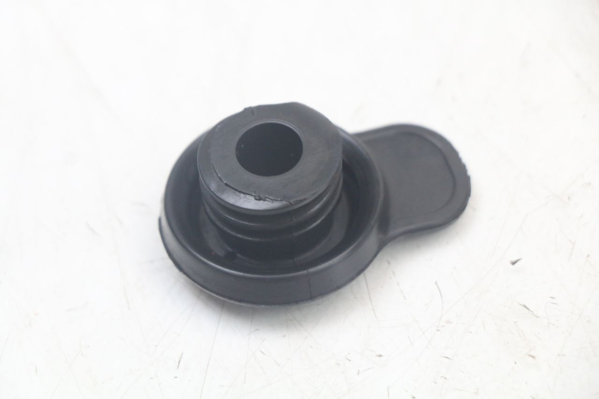 photo de EXPANSION TANK CAP YAMAHA XMAX X-MAX 125 (2006 - 2009) - Zoom on usage condition