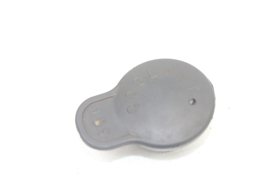 photo de EXPANSION BOTTLE CAP YAMAHA X-MAX XMAX ABS 250 (2010 - 2014) - Zoom on usage condition