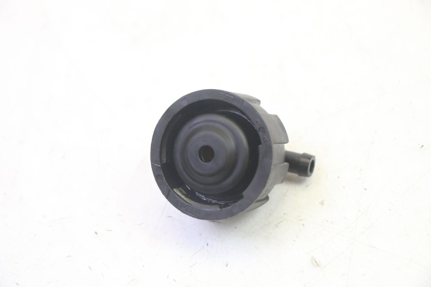 photo de EXPANSION TANK CAP YAMAHA YP MAJESTY 125 (2007 - 2010) - Zoom on usage condition