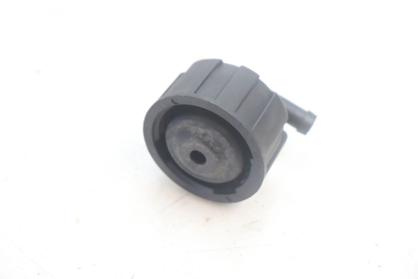 photo de EXPANSION TANK CAP YAMAHA YP MAJESTY 125 (2002 - 2006) - Alternative perspective
