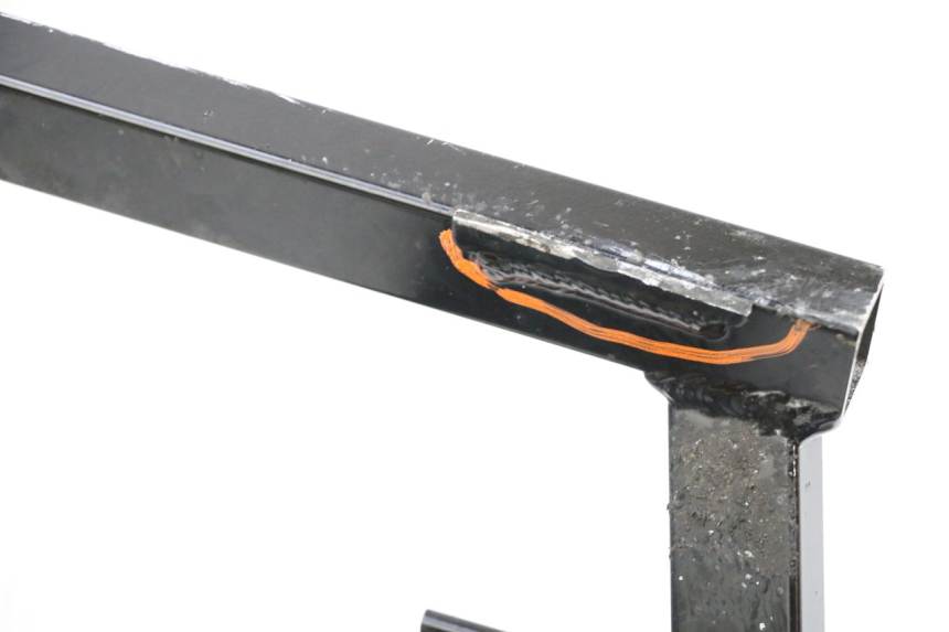 photo de REAR SUBFRAME KAWASAKI GPZ RX 1000 (1986 - 1988) - Zoom on usage condition