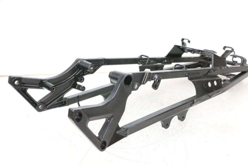 photo de REAR SUBFRAME SUZUKI GSXR GSX-R 1000 (2003 - 2004) - Additional view of the item