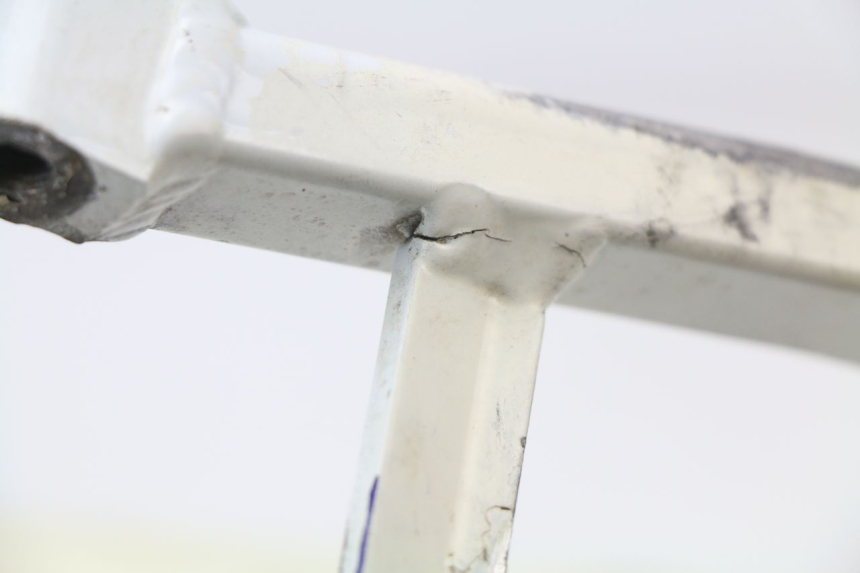 photo de REAR SUBFRAME YAMAHA YZ 125 (1998 - 2005) - Alternative perspective