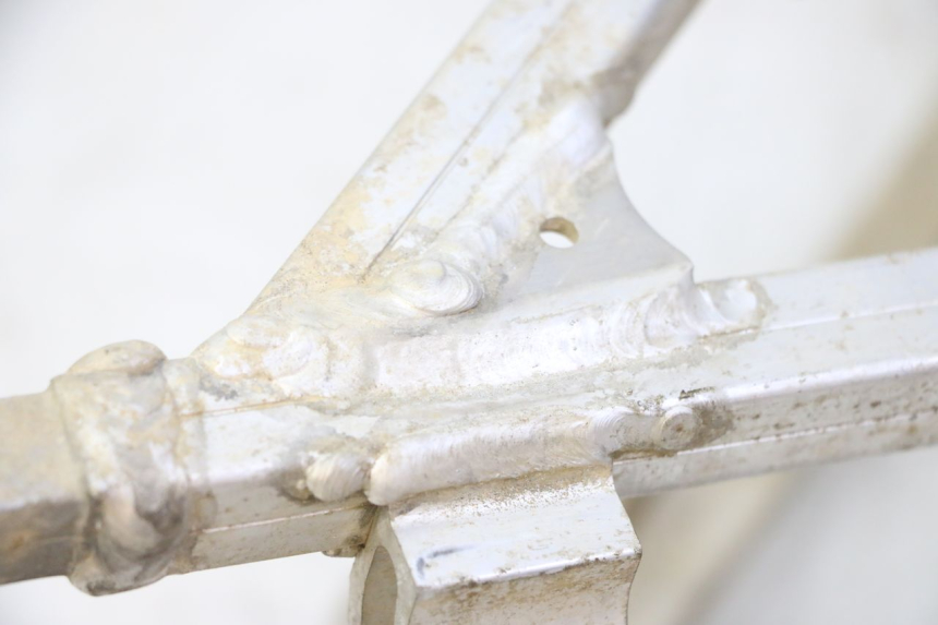 photo de REAR SUBFRAME YAMAHA YZ 85 (2022 - 2025) - Surface and material condition