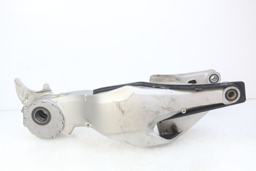 photo de SWINGARM HONDA CB R 1000 (2018 - 2023) - Zoom on usage condition