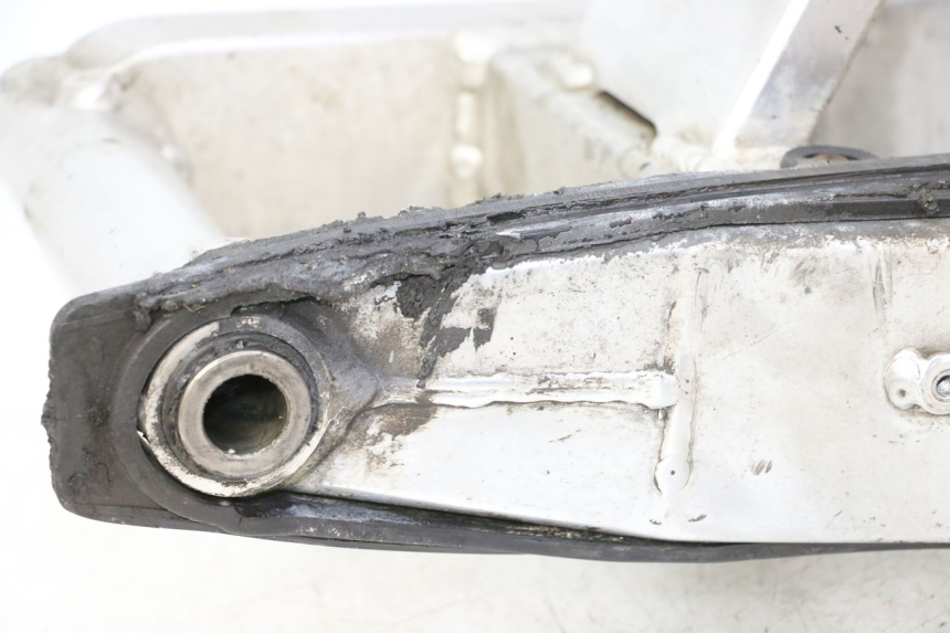 photo de SWING ARM HONDA CBR RR FIREBLADE 900 (1992 - 1994) - Alternative angle