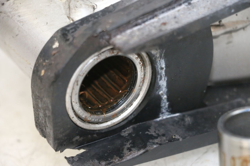 photo de SWING ARM SUZUKI GSF N BANDIT 600 (1996 - 1999) - Zoom on usage condition