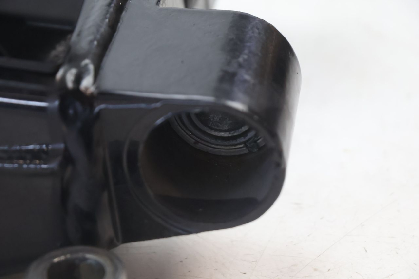 photo de SWING ARM HARLEY DAVIDSON ROAD GLIDE FLTRXSE 1920 (2018 - 2022) - Fixing points details