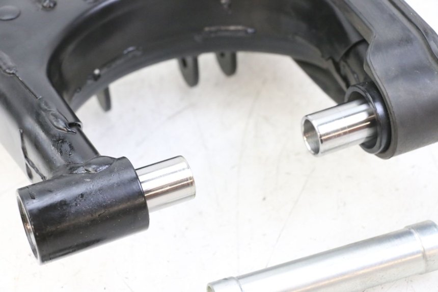 photo de SWING ARM ROYAL ENFIELD SCRAM 411 (2022 - 2024) - Zoom on usage condition