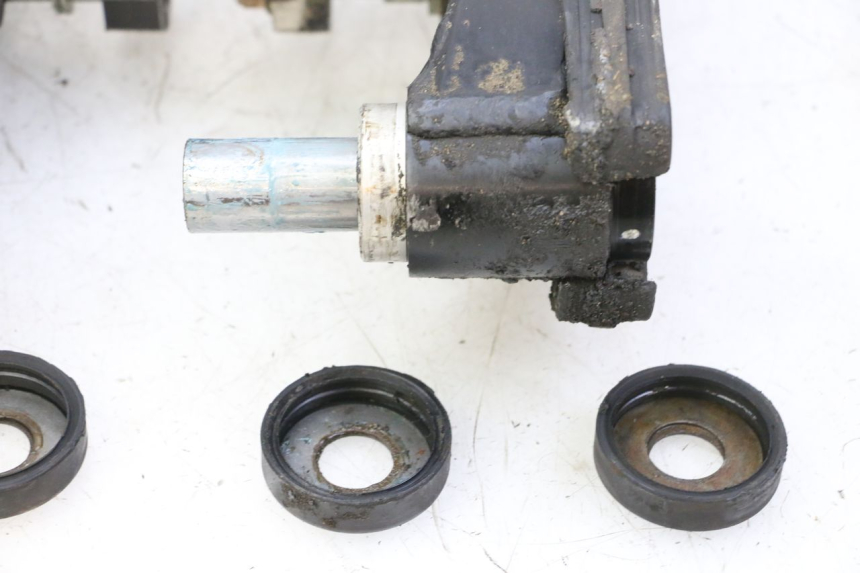 photo de SWING ARM TRIUMPH SPRINT 900 (1995 - 1998) - Fixing points details