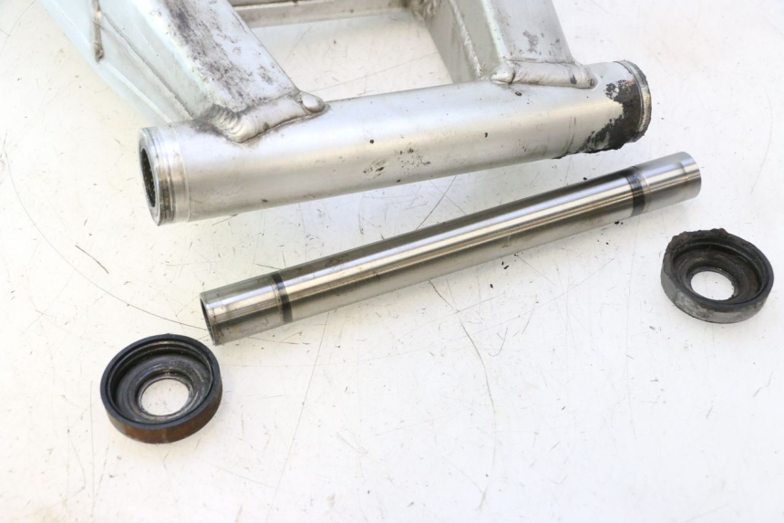 photo de SWING ARM YAMAHA XJR 1300 (1998 - 2002) - Focus on structure
