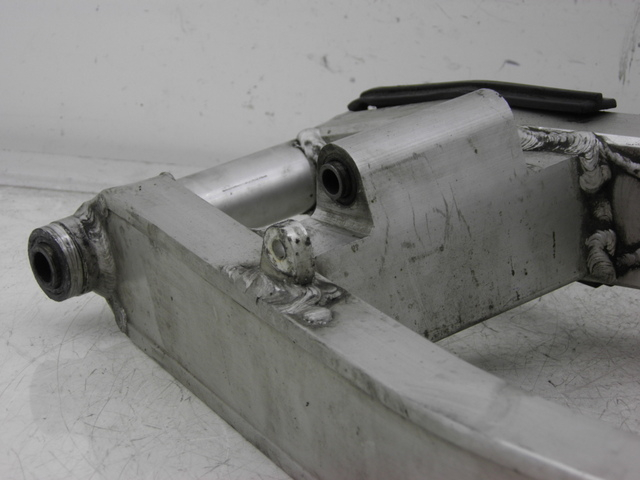 photo de SWING ARM YAMAHA FZS FAZER 600 (1998 - 2001) - Alternative perspective