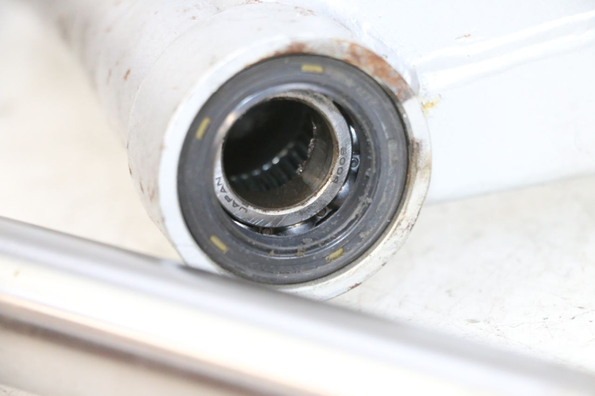 photo de SWING ARM KAWASAKI ZR 7 750 (1999 - 2004) - Zoom on usage condition