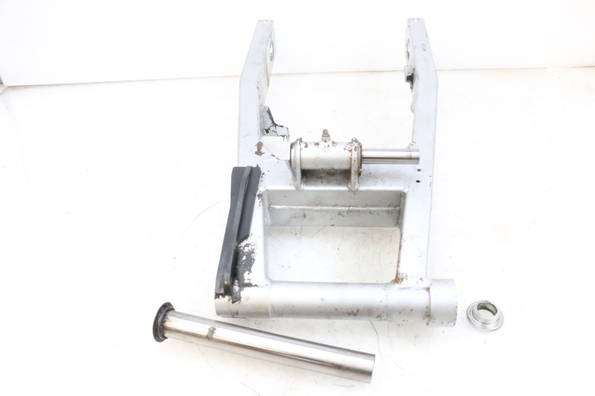 photo de SWING ARM KAWASAKI ZR 7 750 (1999 - 2004) - Fixing points details