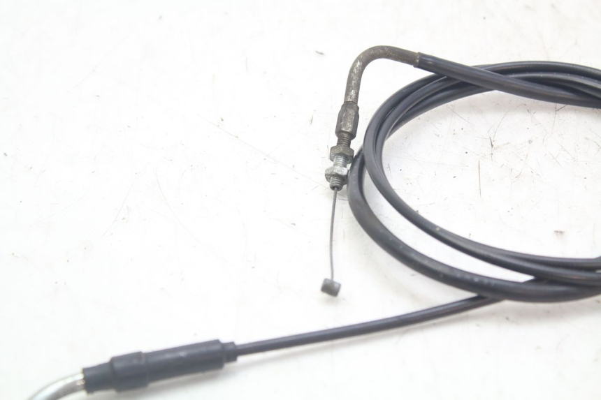 photo de ACCELERATOR CABLE PEUGEOT KISBEE 4T 50 (2010 - 2017) - Zoom on usage condition