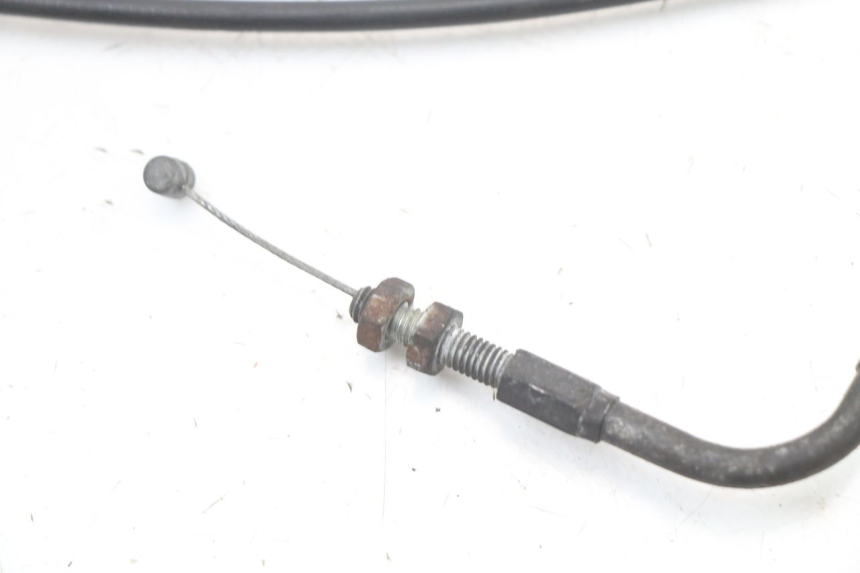 photo de ACCELERATOR CABLE PEUGEOT KISBEE 4T 50 (2010 - 2017) - Zoom on usage condition