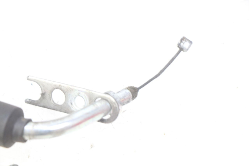 photo de ACCELERATOR CABLE SUZUKI SIXTEEN 125 (2008 - 2010) - Fixing points details