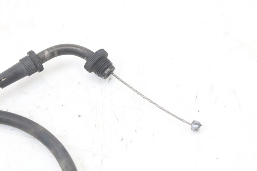 photo de THROTTLE CABLE SUZUKI GS F 500 (2004 - 2007) - Surface and material condition
