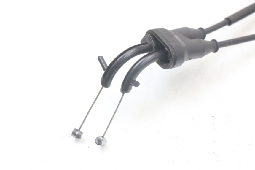 photo de THROTTLE CABLE YAMAHA FZ1 FAZER 1000 (2007 - 2009) - Technical close-up