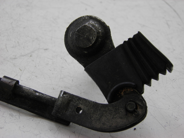 photo de REAR BRAKE CABLE HONDA VT C SHADOW 125 (1999 - 2007) - Zoom on usage condition