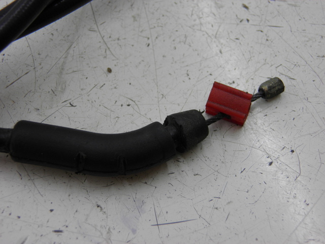 photo de SEAT LOCK CABLE PIAGGIO MP3 RL 125 (2006 - 2014) - Zoom on usage condition