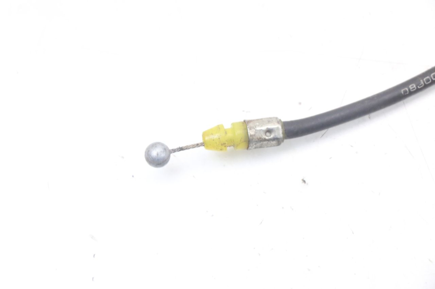 photo de SEAT LOCK CABLE SUZUKI GSR 750 (2011 - 2017) - Zoom on usage condition