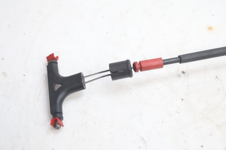 photo de SEAT OPENING CABLE YAMAHA XMAX X-MAX 125 (2006 - 2009) - Zoom on usage condition