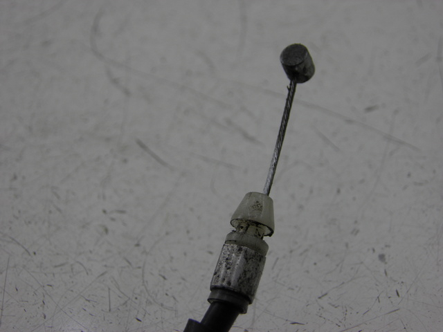 photo de SEAT LOCK CABLE YAMAHA FZS FAZER 600 (1998 - 2001) - Zoom on usage condition