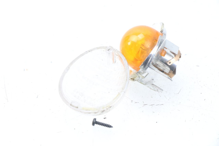 photo de REAR RIGHT TURN SIGNAL LENSE PEUGEOT LUDIX 50 (2008 - 2017) - Zoom on usage condition