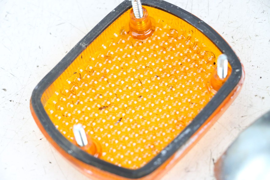 photo de REAR LEFT TURN SIGNAL LENS HONDA CA REBEL 125 (1995 - 2001) - Zoom on usage condition