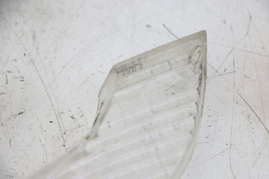 photo de FRONT RIGHT TURN SIGNAL LENSE PEUGEOT VIVACITY NEW 2T 50 (2008 - 2017) - Surface and material condition