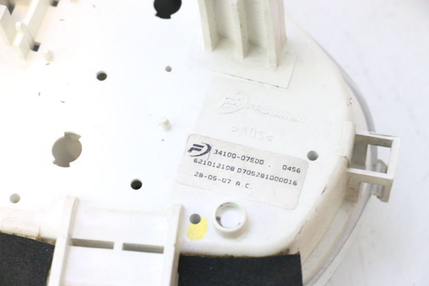 photo de SPEEDOMETER LENSE SUZUKI BURGMAN 125 (2007 - 2014) - Distinctive features