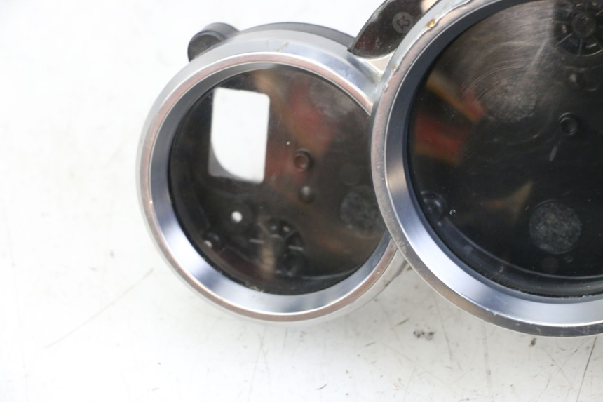 photo de SPEEDOMETER LENSE YAMAHA FJR ABS 1300 (2006 - 2012) - Surface and material condition