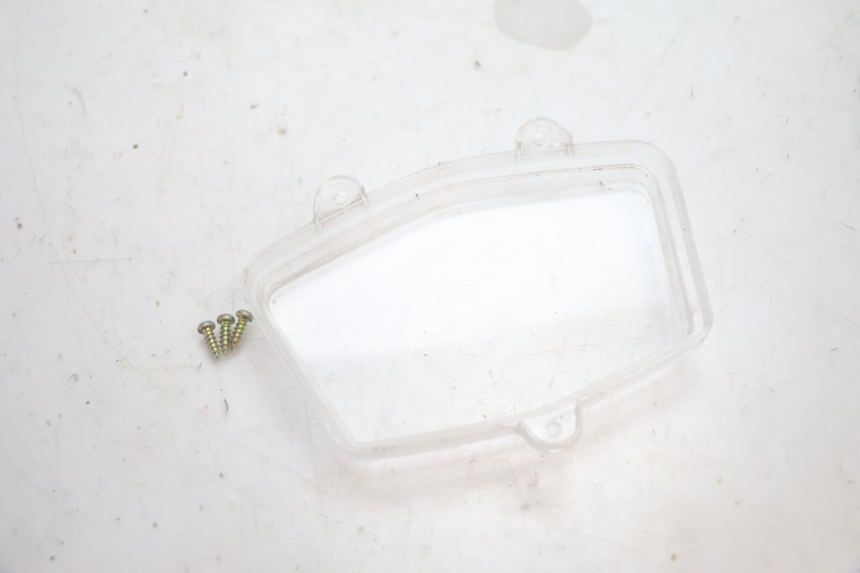 photo de SPEEDOMETER COVER PEUGEOT KISBEE 4T 50 (2010 - 2017) - Zoom on usage condition