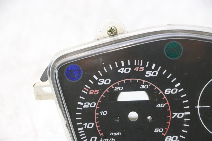 photo de SPEEDOMETER COVER PEUGEOT KISBEE 4T 50 (2018 - 2022) - Zoom on usage condition