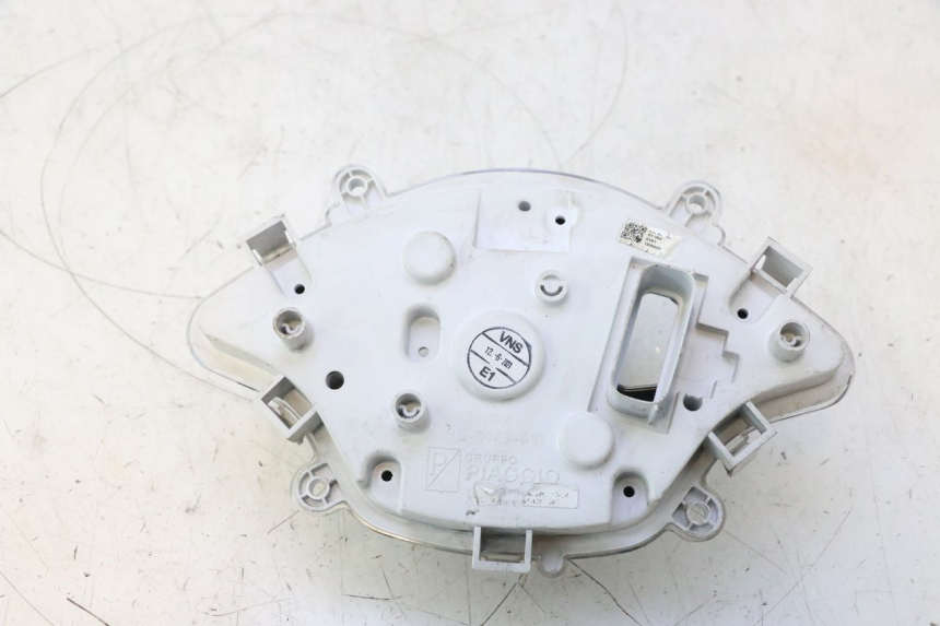 photo de SPEEDOMETER LENSE PIAGGIO LIBERTY IGET 4T 50 (2021 - 2025) - Surface and material condition