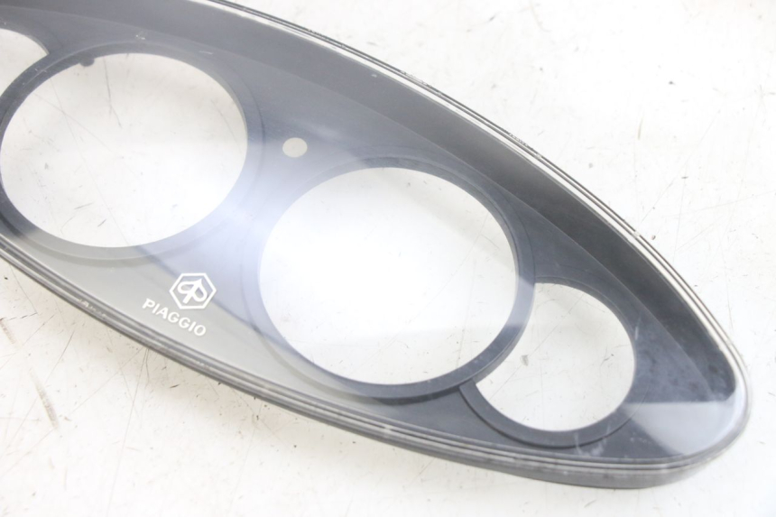 photo de SPEEDOMETER COVER PIAGGIO X9 125 (2000 - 2003) - Fixing points details