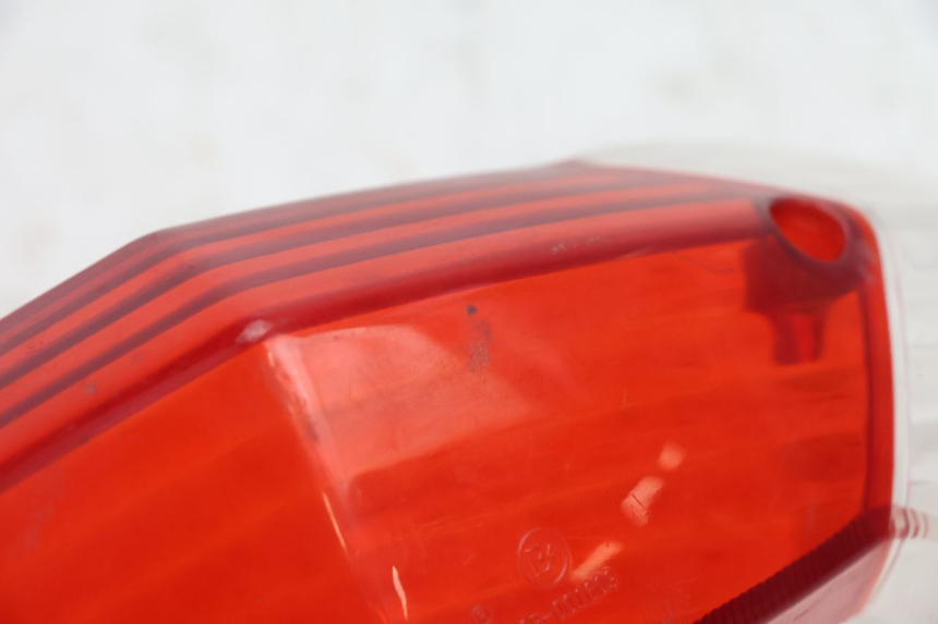 photo de REAR LIGHT LENS PEUGEOT KISBEE 2T 50 (2010 - 2017) - Technical close-up