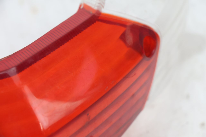 photo de REAR LIGHT LENS PEUGEOT KISBEE 2T 50 (2010 - 2017) - Fixing points details