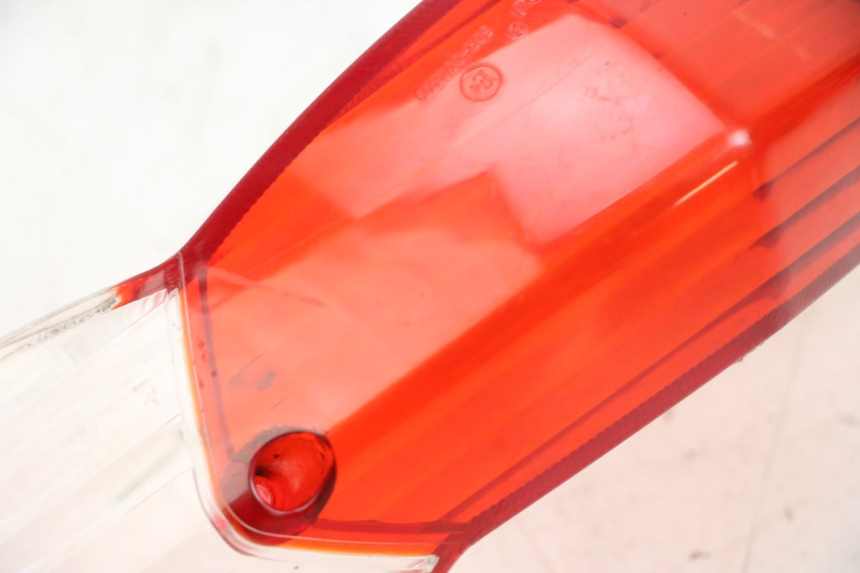 photo de TAIL LIGHT LENSE PEUGEOT KISBEE 4T 50 (2010 - 2017) - Technical close-up