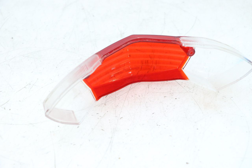 photo de TAIL LIGHT LENSE PEUGEOT KISBEE 4T 50 (2010 - 2017) - Technical close-up
