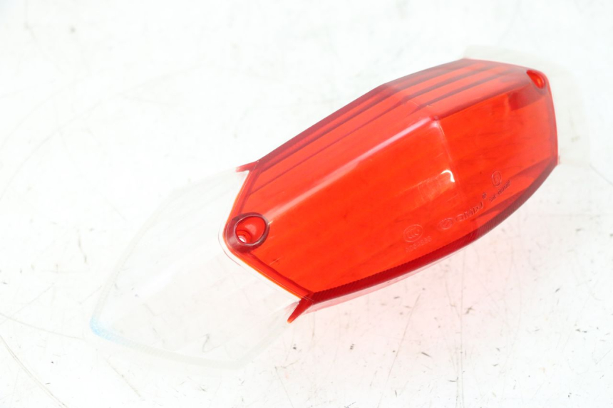 photo de TAIL LIGHT LENSE PEUGEOT KISBEE 4T 50 (2010 - 2017) - Fixing points details