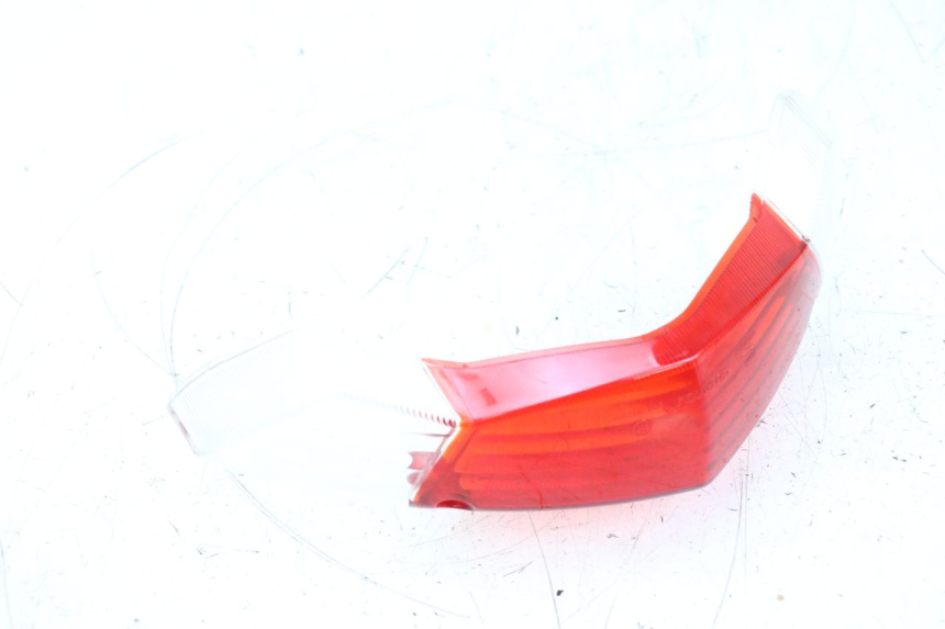 photo de TAIL LIGHT LENSE PEUGEOT KISBEE 4T 50 (2018 - 2022) - Fixing points details