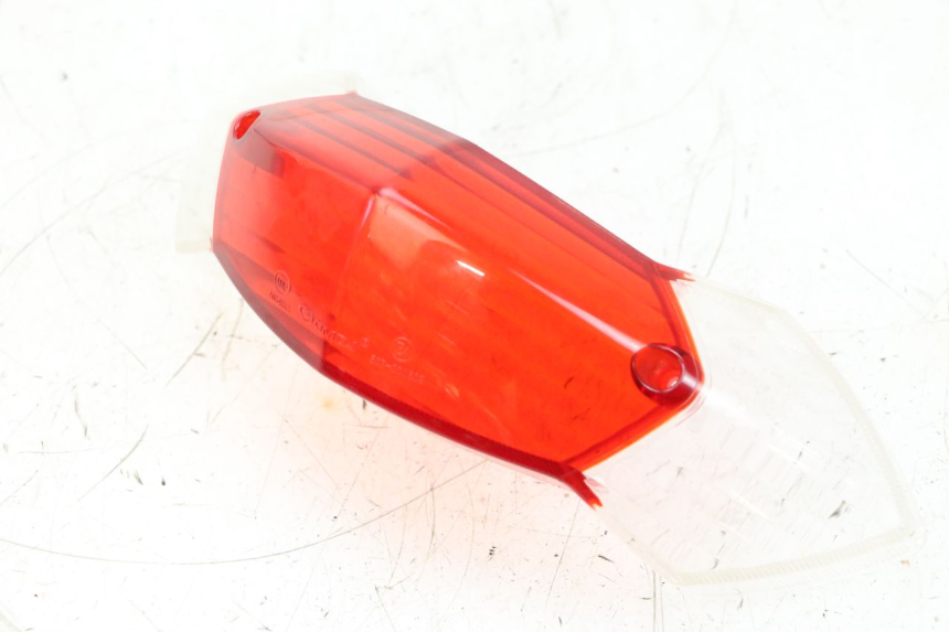 photo de TAIL LIGHT LENSE PEUGEOT KISBEE 4T 50 (2018 - 2022) - Surface and material condition
